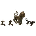 Konvolut: 4 kleine Bronzen, u.a. ASIATISCH u.a. 1 Drache und 1 Pferd, L ca. 5-13 cm. Altersspuren