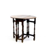 TISCH England, um 1900, sog."Gateleg-Table", Eiche, rechteckige Verstrebung, gedrehte Säulenbeine,