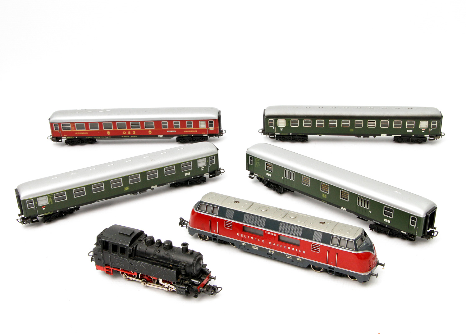 MÄRKLIN 2 Loks und 4 Wagons, bestehend aus Diesellok der DB, V 200 027, rot/grau, Guss; Tenderlok TM