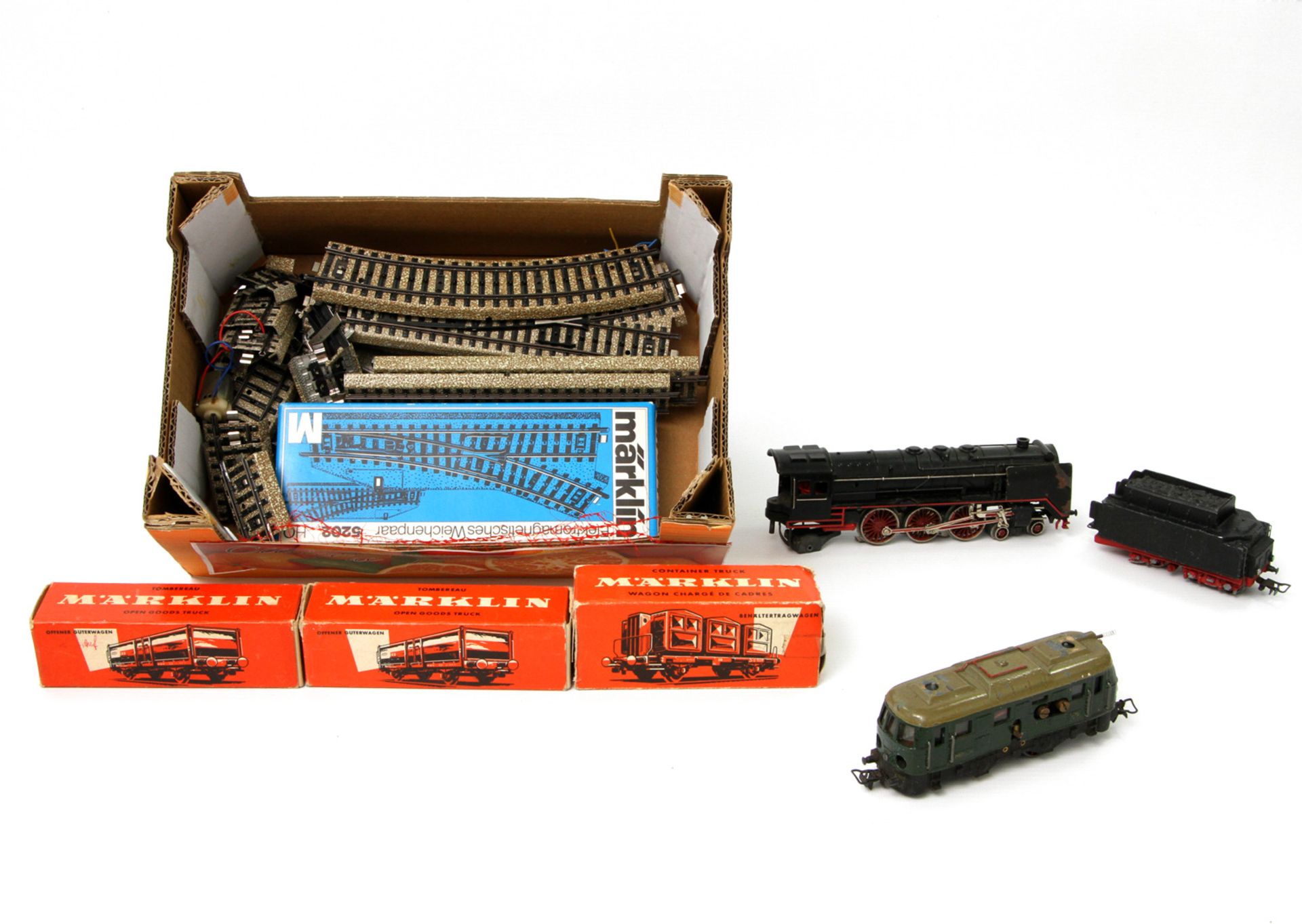 MÄRKLIN Konvolut von 2 Loks, 3 Wagons und Zubehör, Spur H0, HR 800: Tenderlok, Ersatzteilspender,