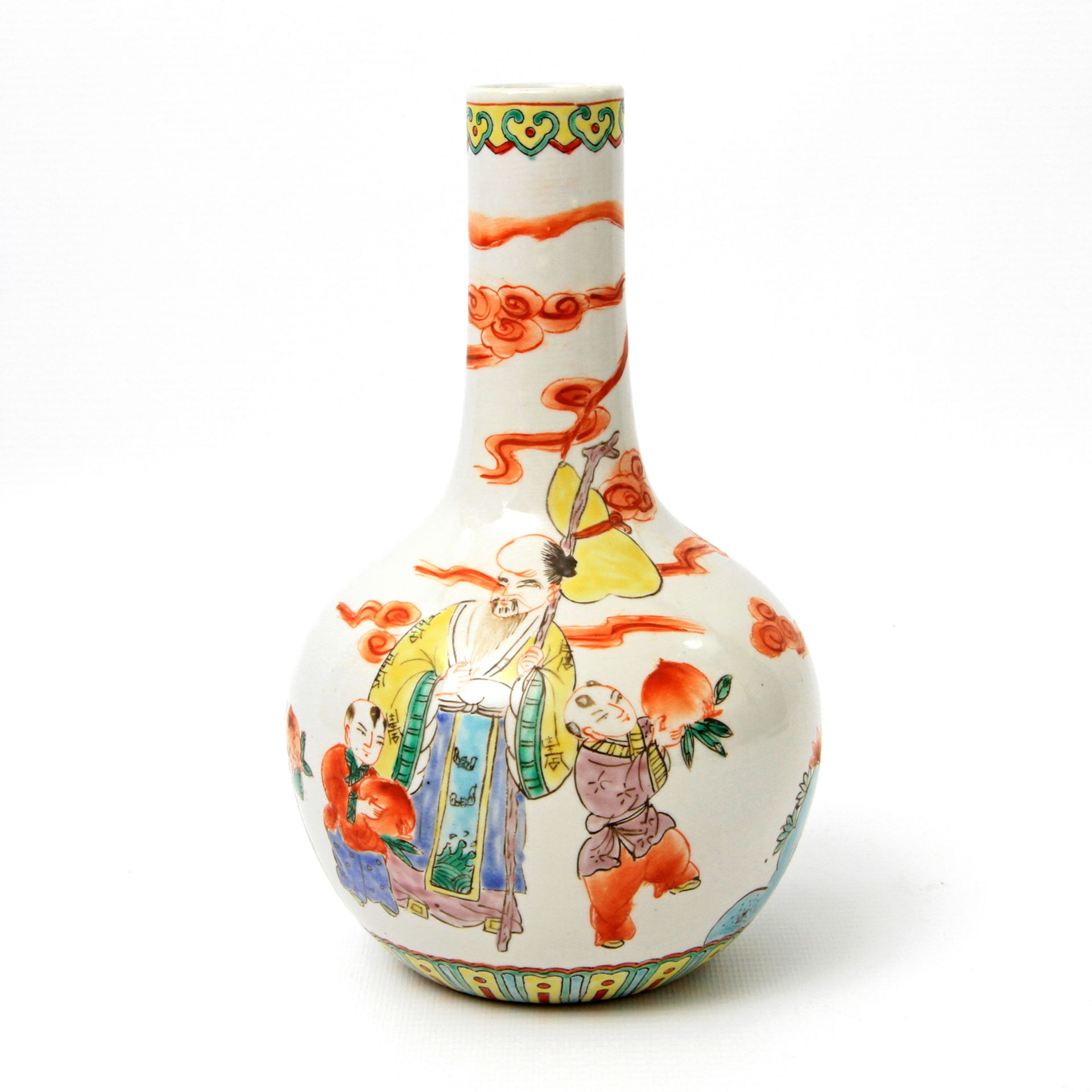Vase aus Porzellan. CHINA, Zeit der Republik (1912-1949) gebauchte Enghalsvase mit figürlicher
