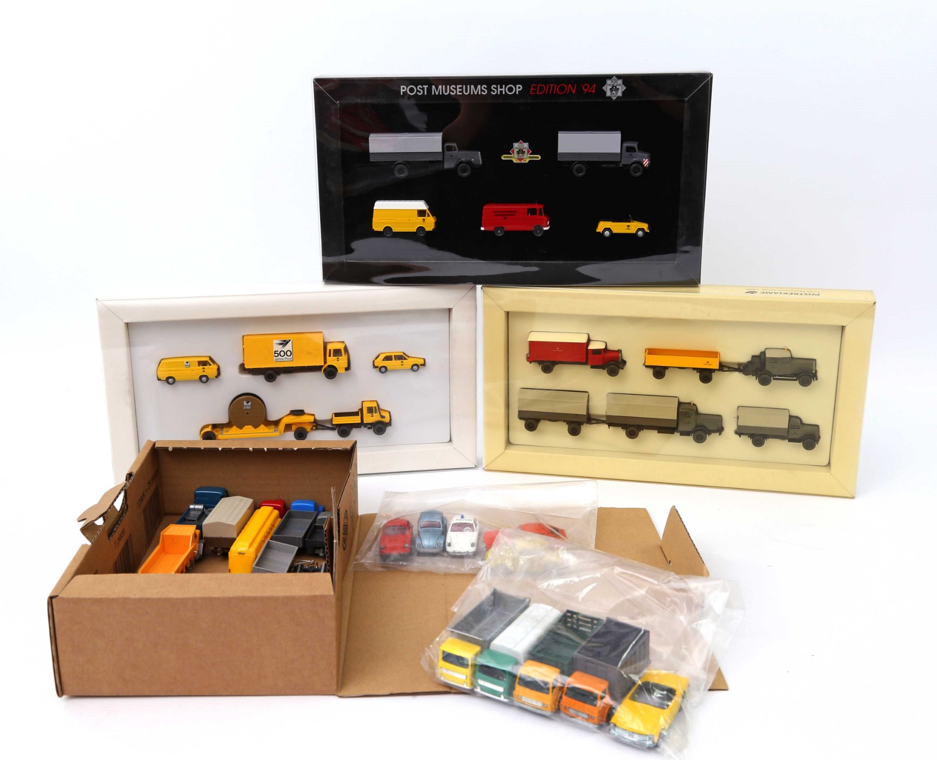 WIKING/SCHUCO/MATCHBOX Konvolut von 27 Modellfahrzeugen und 3 Sets, 17x Wiking (6x unverglast), 3x