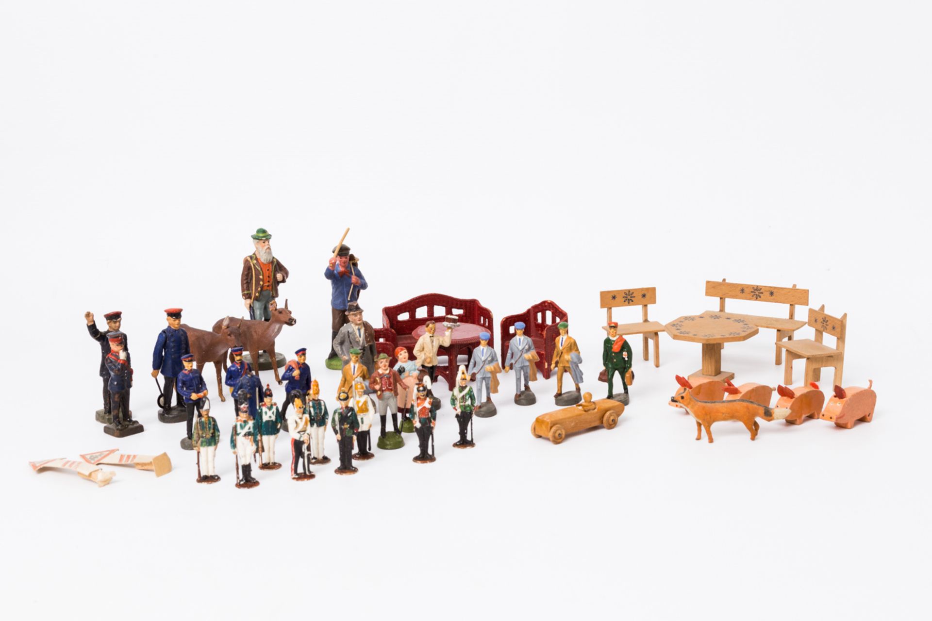 ELASTOLIN/ LINEOL u.a. 43 Teile Miniaturfiguren und Zubehör, Masse, Holz, Pappmaché, Kunststoff,