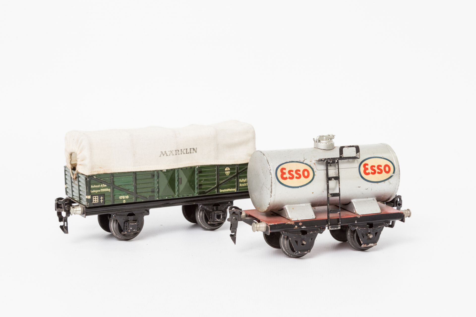 MÄRKLIN zwei Güterwagen, Spur 0, Blech, bestehend aus Planewagen 1763, 1931-1955: grün, lithogr.,