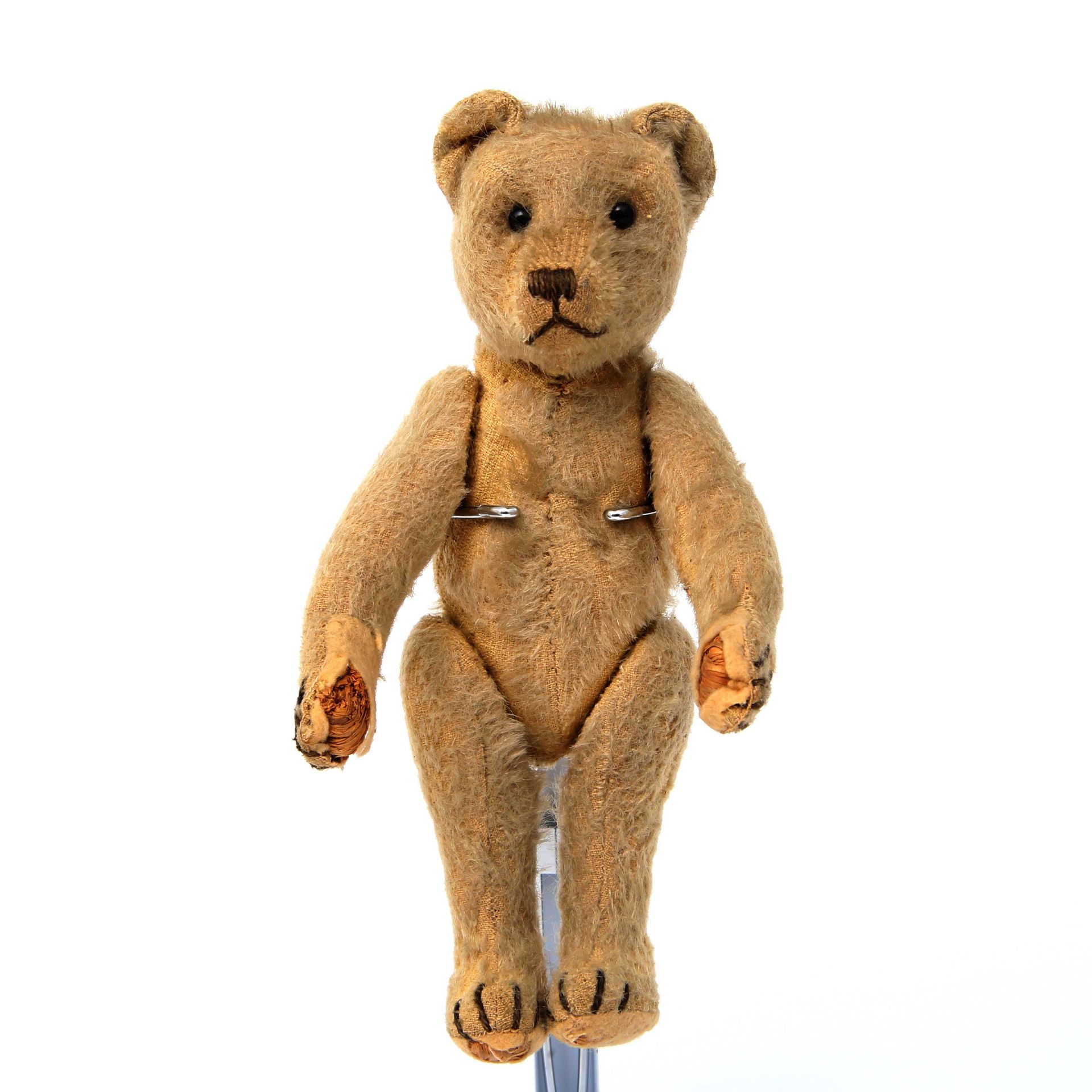 Früher Teddybär, heller Mohair, gegliedert, drehbarer Kopf, Buckel, leicht überlängte Arme, schwarze