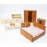 Schlafzimmer- und Küchenmöbel für die Puppenstube, 1930er/40er Jahre, Holz, Schlafzimmer bestehend