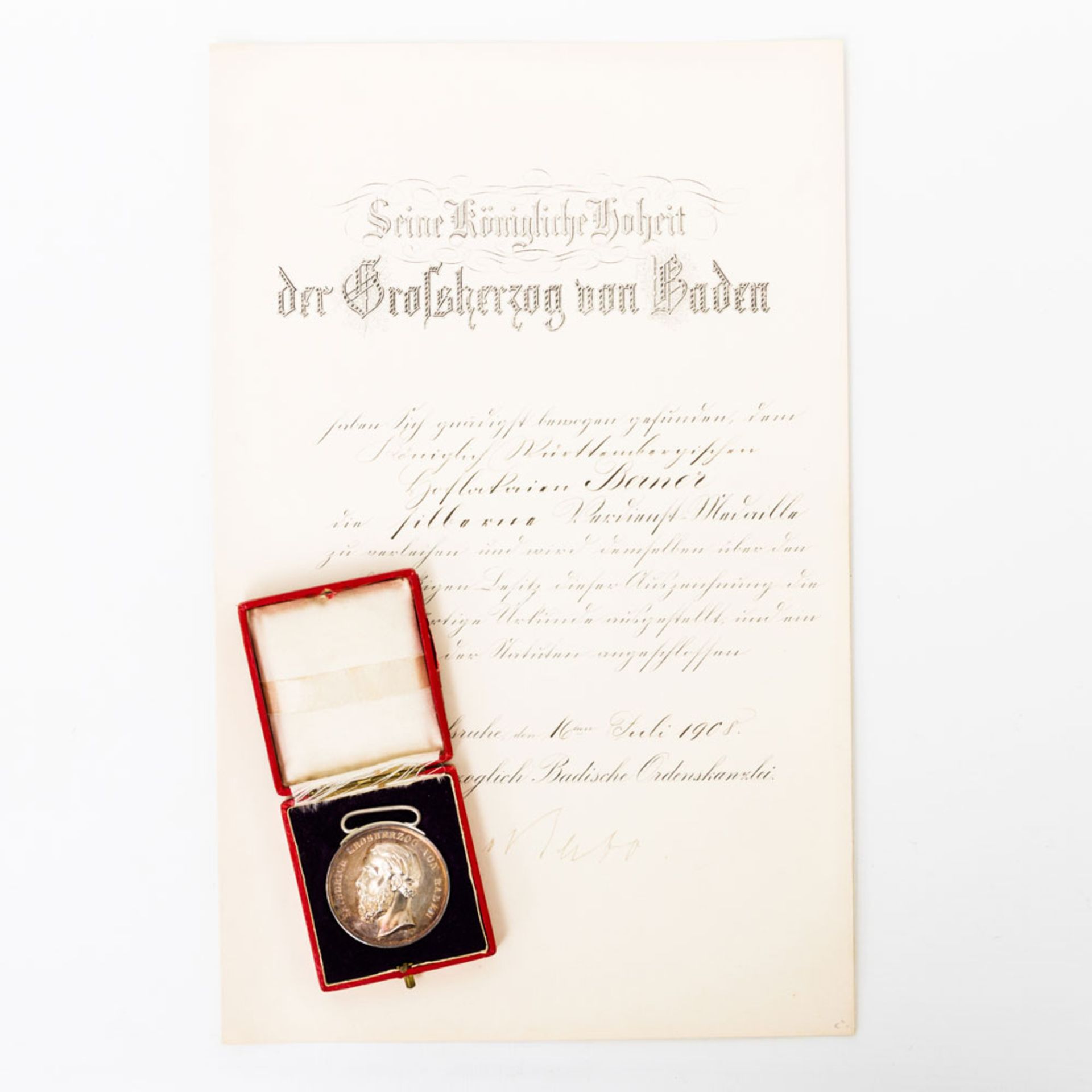 GROSSHERZOGTUM BADEN. Silberne Verdienst-Medaille Friedrich I. älteres Bild im originalen Etui mit