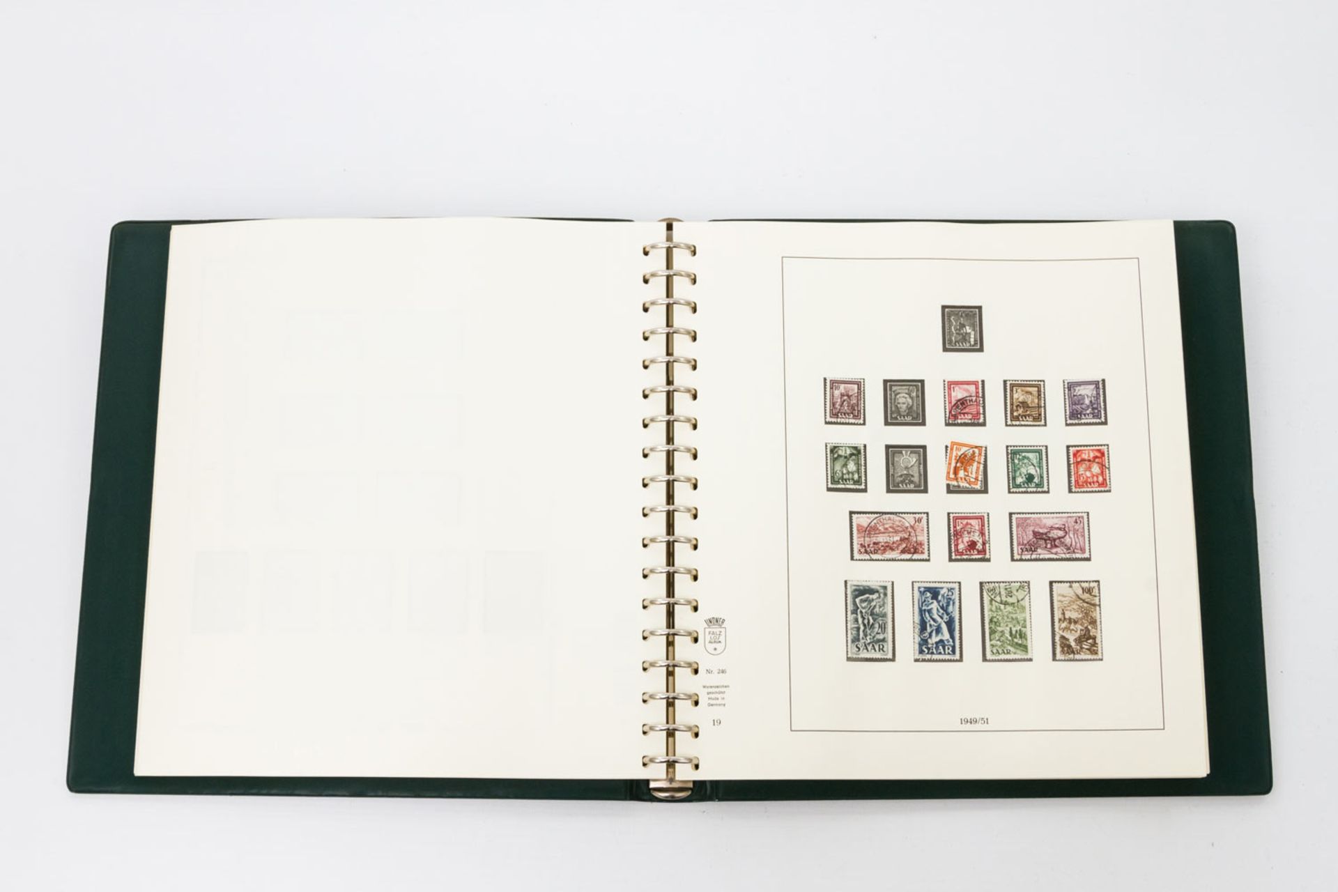 Saargebiet - Sammlung im Lindner Falzlos Album, altes System ab 1920. Gesammelt wurde postfrisch und