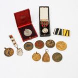 WK I/Württemberg - Konvolut mit Medaille König Karl Jubiläumsstiftung, Etui, dazu 8 Medaillen (