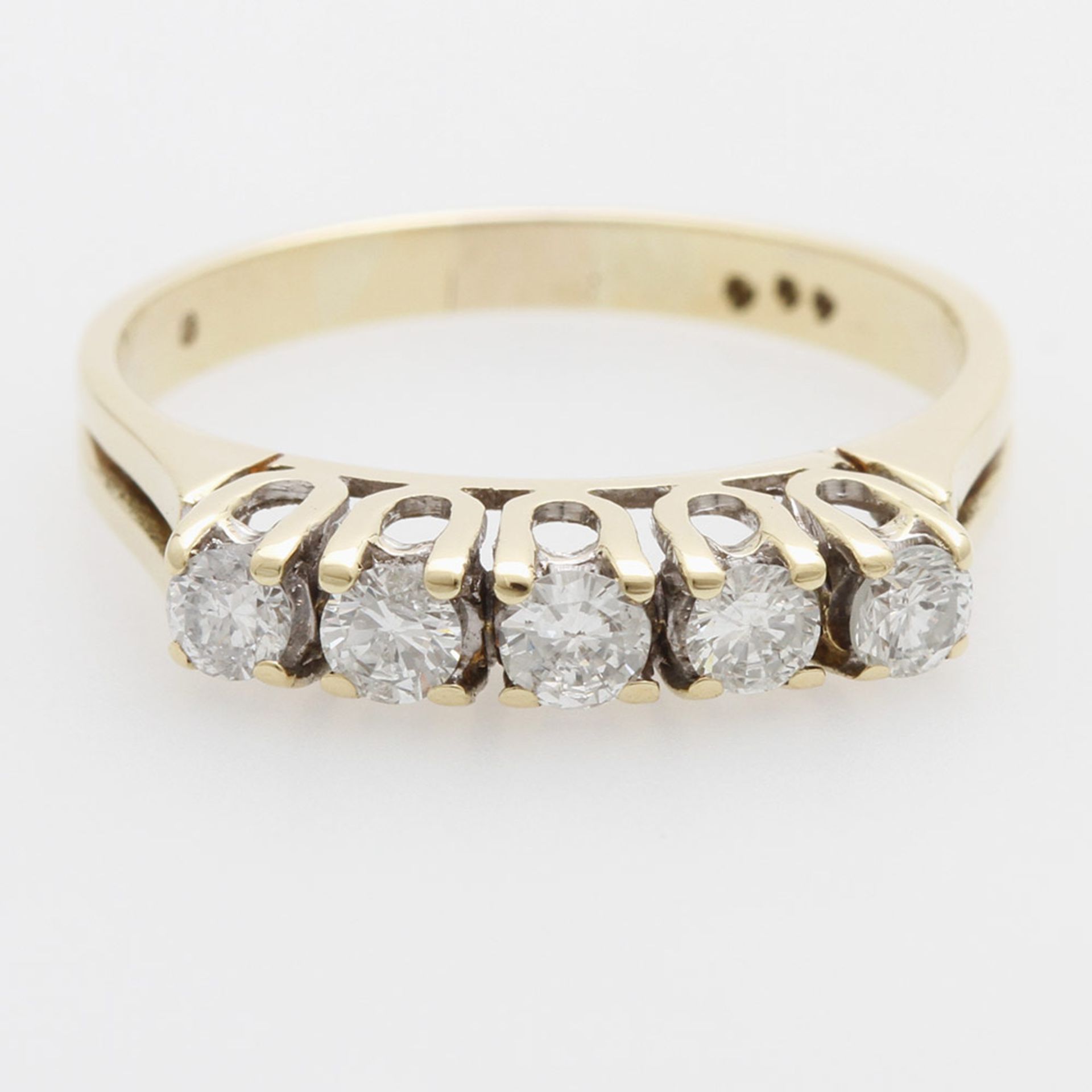 Damenring besetzt mit Diam.-Brillanten zus. ca. 0,5ct WEIß / PI. GG 14K. W: ca. 58. Leichte