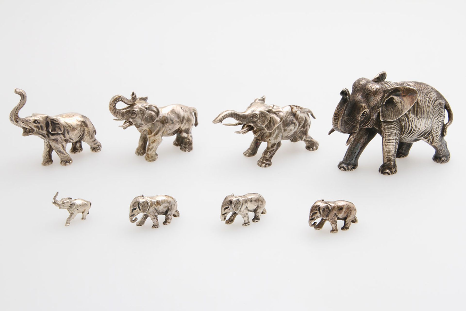 Konvolut 8 Elefanten, 925 Silber, 20. Jhd.: 5 Elefanten von Juwelier MAAS (Stuttgart), Elefanten