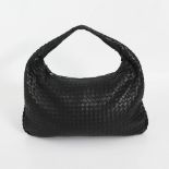 BOTTEGA VENETA lässige Schultertasche. NP ca.  2.300,-. BEGEHRTE HOBO-BAG!! INTRECCIATO-