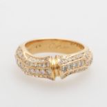 CARTIER Damenring, besetzt mit kleinen Diam.-Brillanten zus.ca. 0,8ct, feines Weiß-Weiß/vs-si, GG