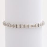 Riviere-Armband, rundum ausgefaßt mit 37 Diam.-Brillanten zus.ca. 3,22ct, graviert, Weiß-get. Weiß/