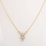 Collier im Mittelteil ausgefasst mit kl Diam.- Brillanten zus. ca. 0,65 ct. GG / WG (Mittelteil)