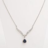 Collier im Mittelteil besetzt mit einem Safir-Tropfen ca. 2,5ct, sowie einem Altschliff-Diam. ca.