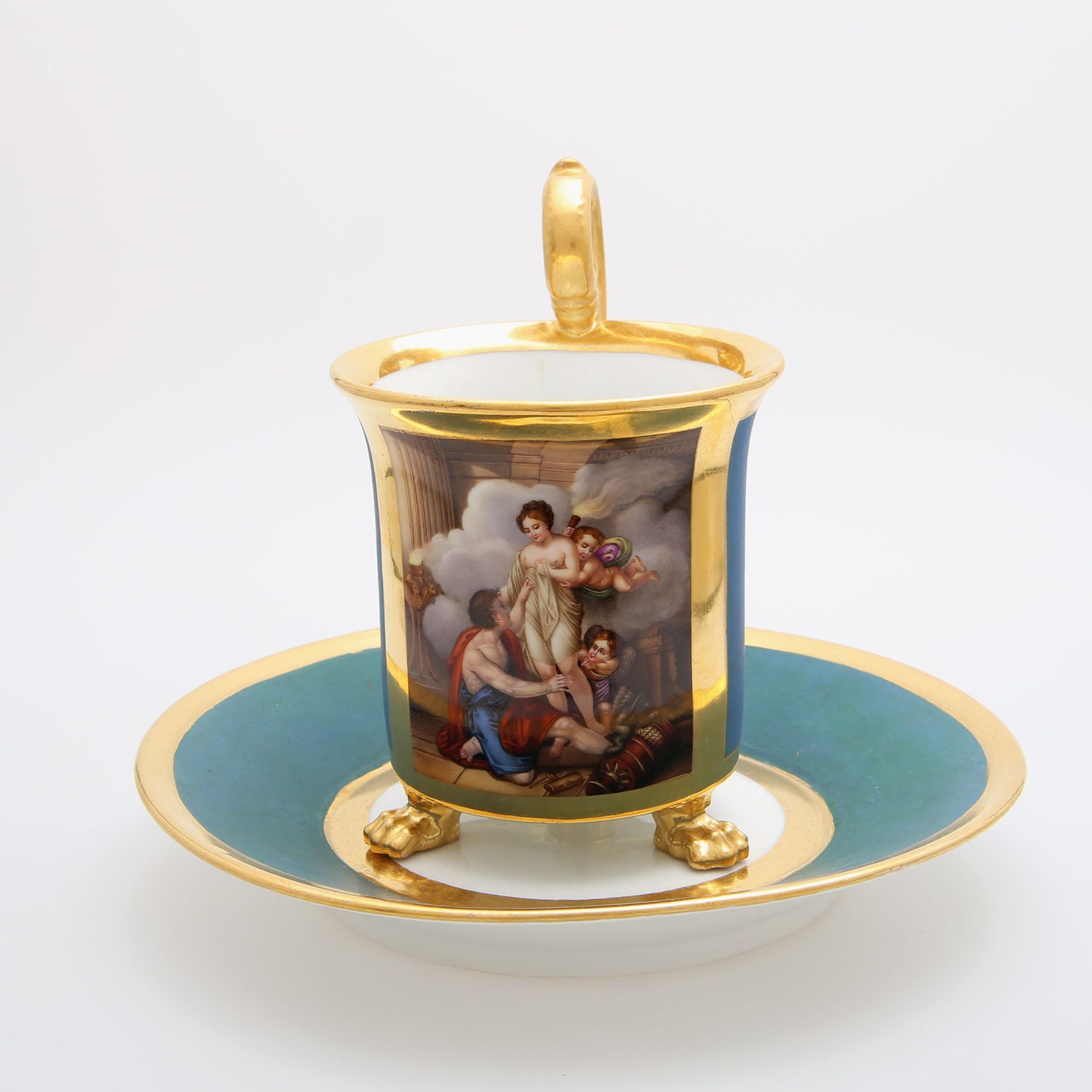 KPM Tatzentasse 'Amor und Psyche' mit Untertasse, um 1830. Zylinderförmige Tasse mit ausgestellter