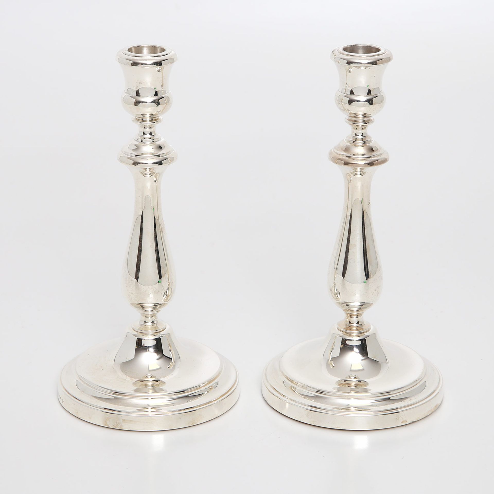 CHRISTOFLE Paar Kerzenleuchter 'Albi', Sterling-Silber, 20. Jhd. Einflammig, auf rundem profiliertem