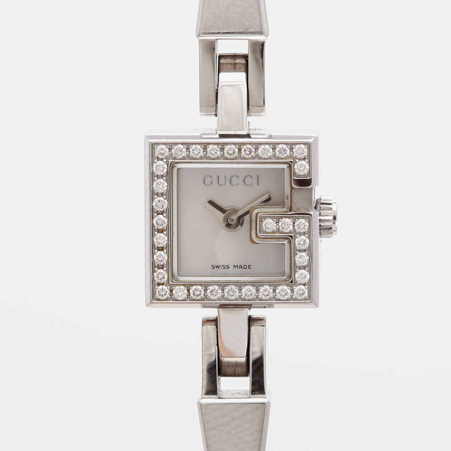 GUCCI Damenuhr "Gucci 102", mit Diamant- Lünette, Perlmutt- Zifferblatt. Edelstahl, Quartzwerk.