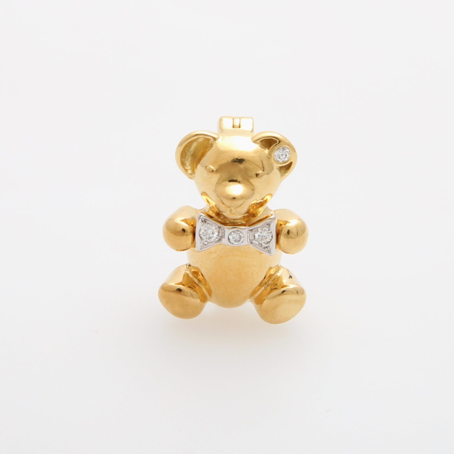 WEMPE Brosche "Teddy Bär" besetzt m. Diam.-Brillanten zus. ca. 0,1ct FEINES WEIß / IF (lt.