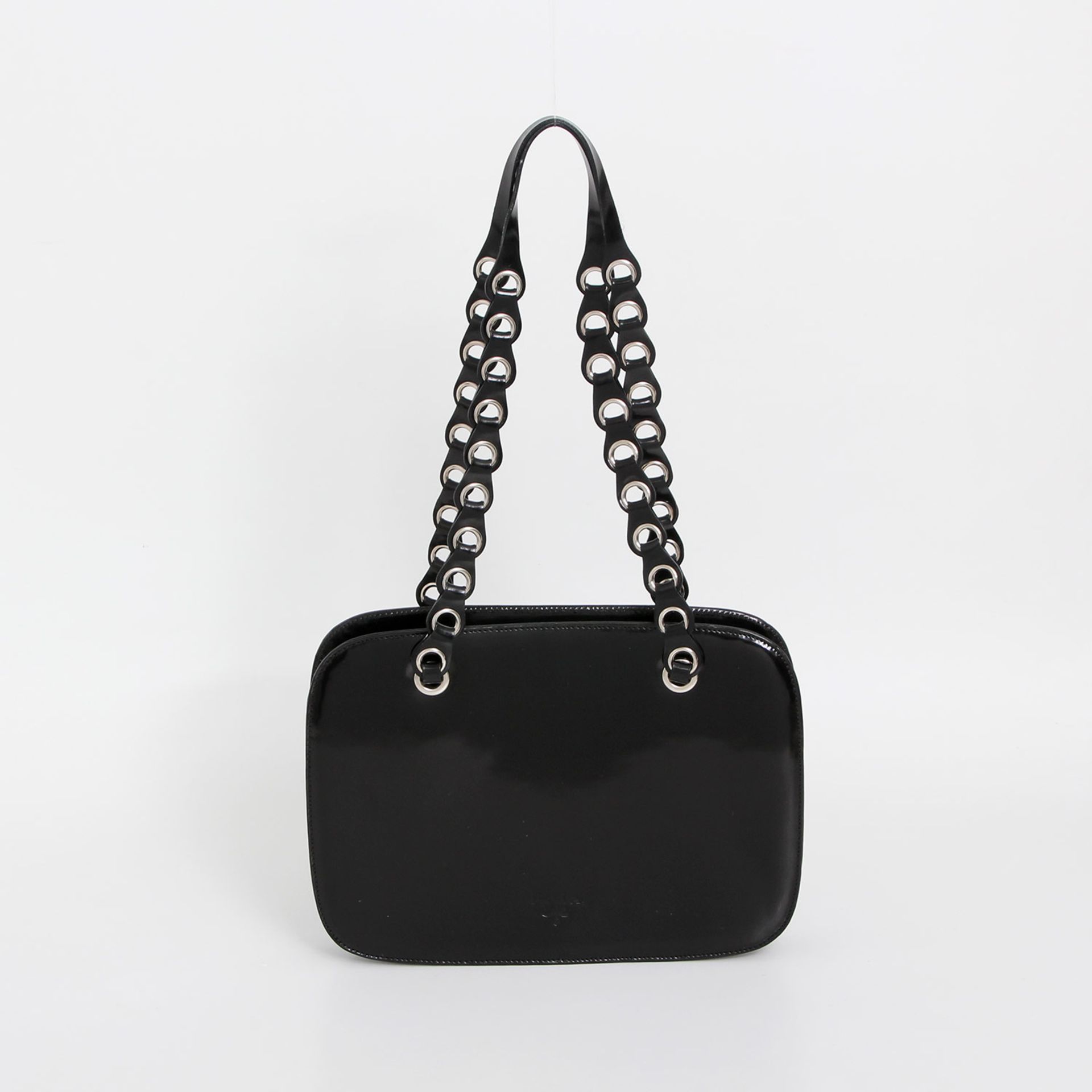 PRADA tolle Handtasche, 26x19x4cm; schwarz, mattglänzend, schlichte abgerundete Rechteckform mit