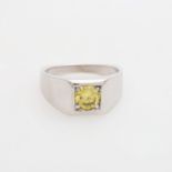 Herrenring / Solitärring m. Brillant ca. 1ct FANCY YELLOW / VVS (wohl behandelt) in WG 18K. RW: