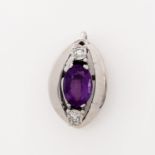 Anhänger mit Amethyst von ca. 2 ct., 2 Diamanten von zus. ca. 0,04 ct. von guter Farbe und mittlerer