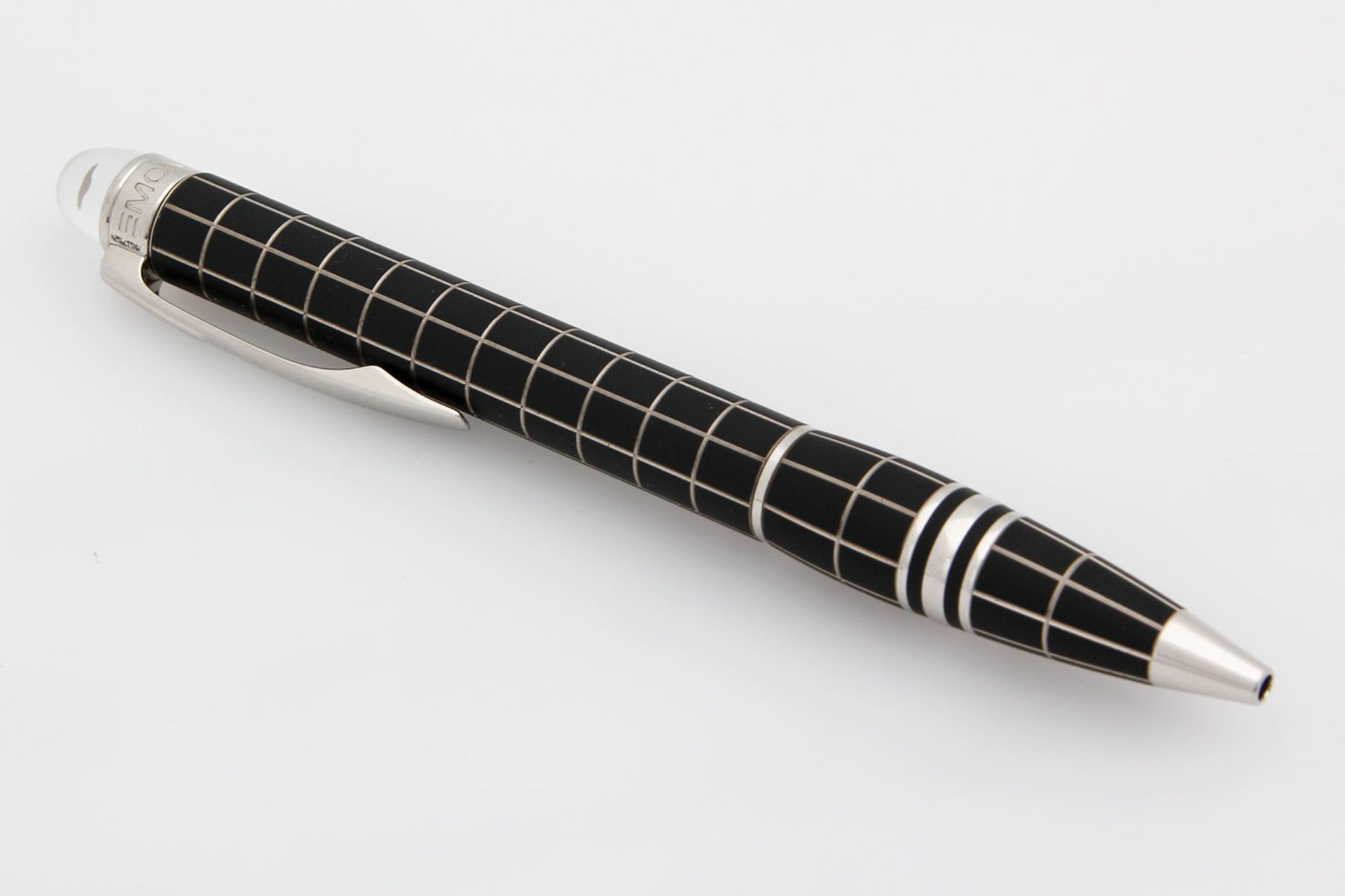 MONTBLANC edler Kugelschreiber "STARWALKER RUBBER LINE", NP. ca.: 600,-. Apartes Rasterdesign aus