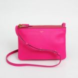 CÉLINE schicke Pochette "LE TRIO", PETITE ca. 22x15x5cm; pink, feines Kalbsleder mit goldfarb.