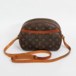 LOUIS VUITTON VINTAGE rare Umhängetasche "BLOIS", Koll. 1995. Letzter LP. ca.: 700,-. Monogram