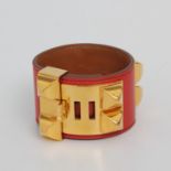 HERMÈS edles Armband "COLLIER DE CHIEN", Koll. 2015. Akt. NP.: 945,-. Swift Leder in Korallrot,