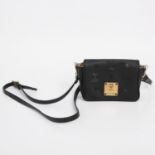 MCM VINTAGE feine Crossbody Bag. Schwarzes Synthetik mit Heritage Struktur und schwarzen