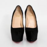 CHRISTIAN LOUBOUTIN extravagante Plateau-Pumps, Gr. 39; schwarz, raffinierte Persianeroptik, mit der