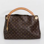 LOUIS VUITTON beliebte Schultertasche "ARTSY MM", Koll. 2012. Letzter LP. ca.: 1.500,-. Monogram