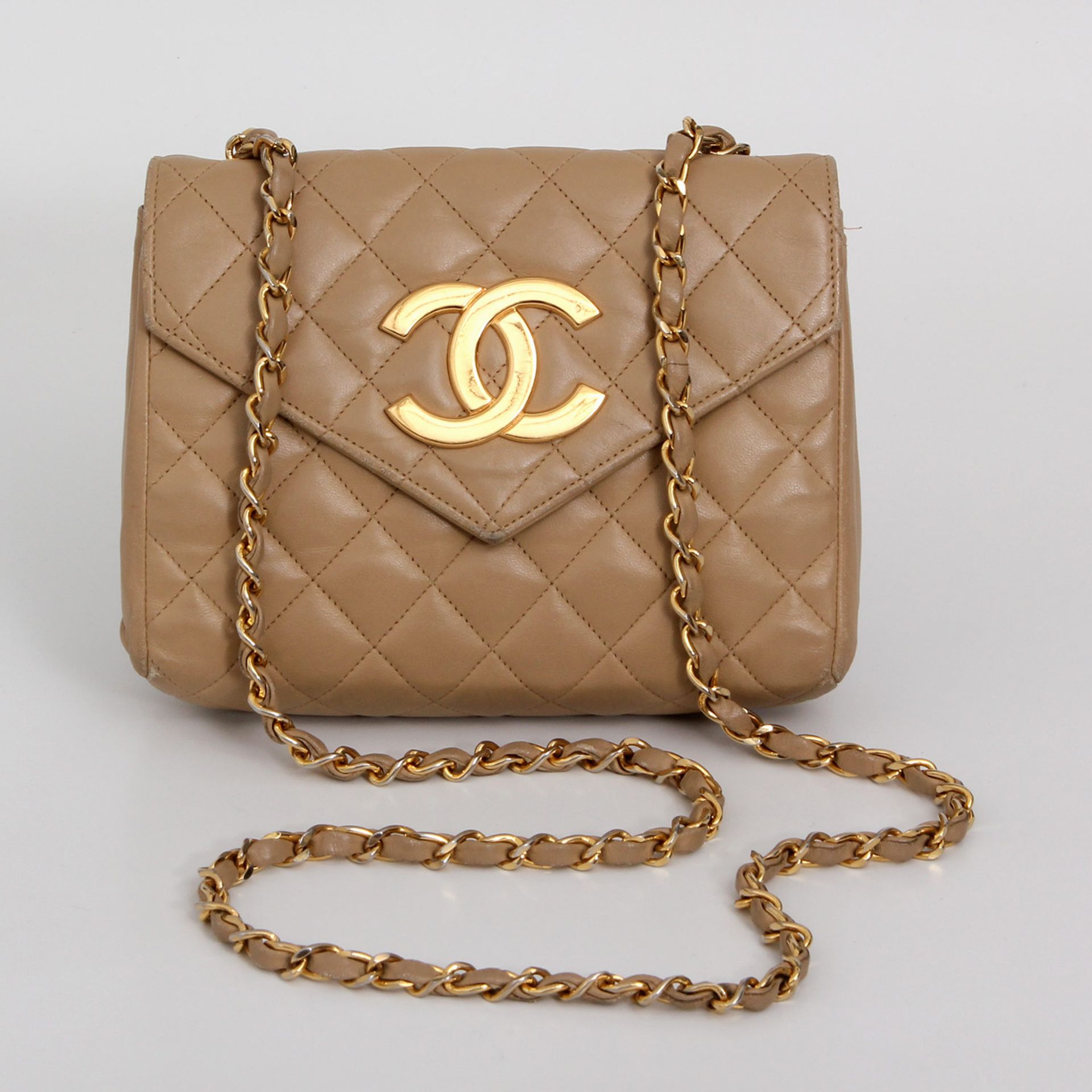 CHANEL VINTAGE entzückende Umhängetasche, Koll. 1989-1991. Beigefarbenes Nappaleder in Rauten