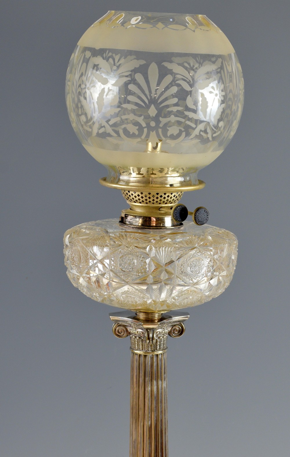 19th century silver plated Corinthian column oil lamp with cut glass well, - Image 2 of 3