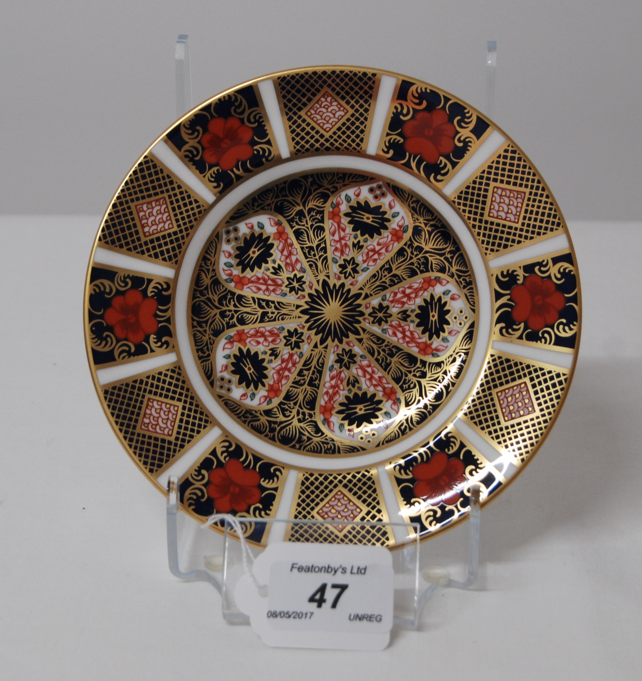 FIRST QUALITY ROYAL CROWN DERBY IMARI PLATE, DATE CODE MMX (2010) 15.5CM DIAMETER.