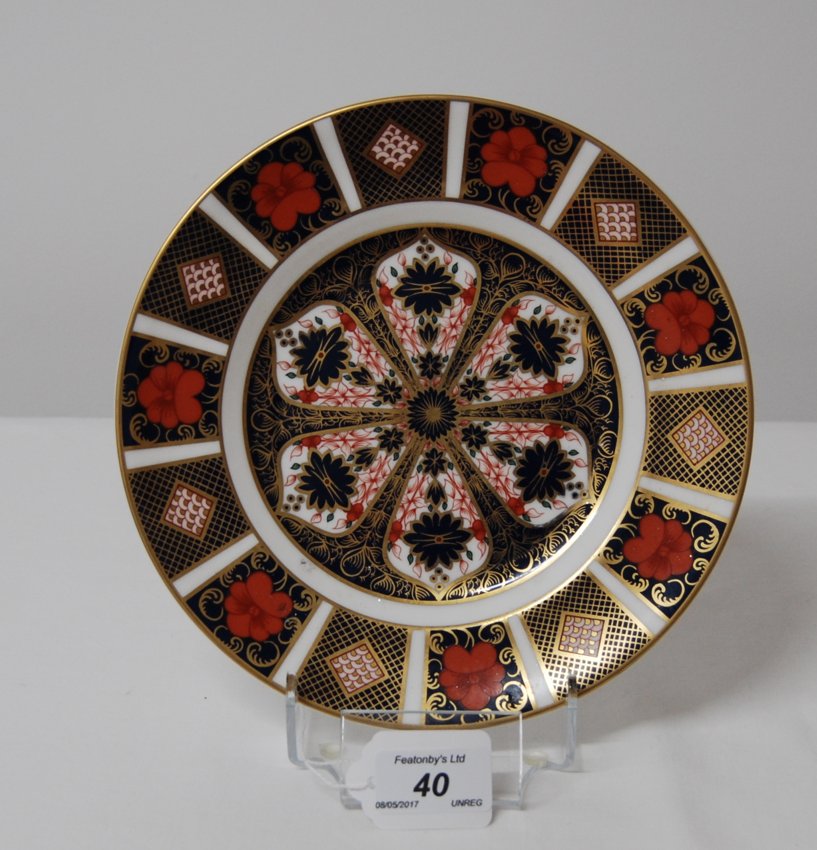 FIRST QUALITY ROYAL CROWN DERBY OLD IMARI PLATE NO. 1128, DATE CODE MMX (2010) 21.5CM DIAMETER.