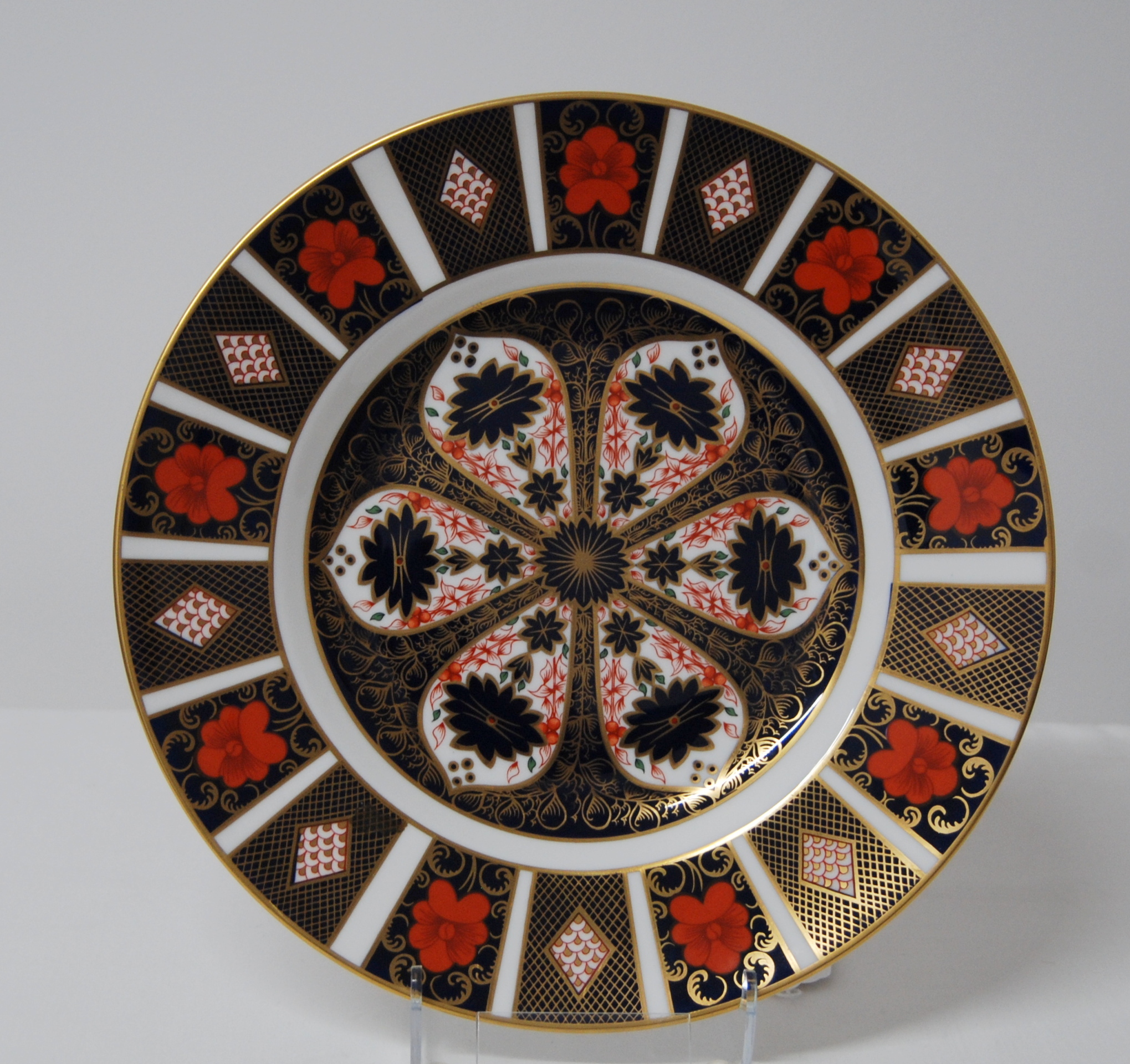 FIRST QUALITY ROYAL CROWN DERBY OLD IMARI NO.1128 PLATE, DATE CODE MMVIII (2008) 27CM DIAMETER.