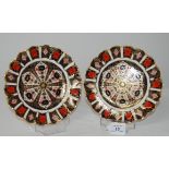 2 FIRST QUALITY ROYAL CROWN DERBY FLUTED IMARI PLATES BOTH NUMBERED 1128 AND DATES XL11 (1979) &