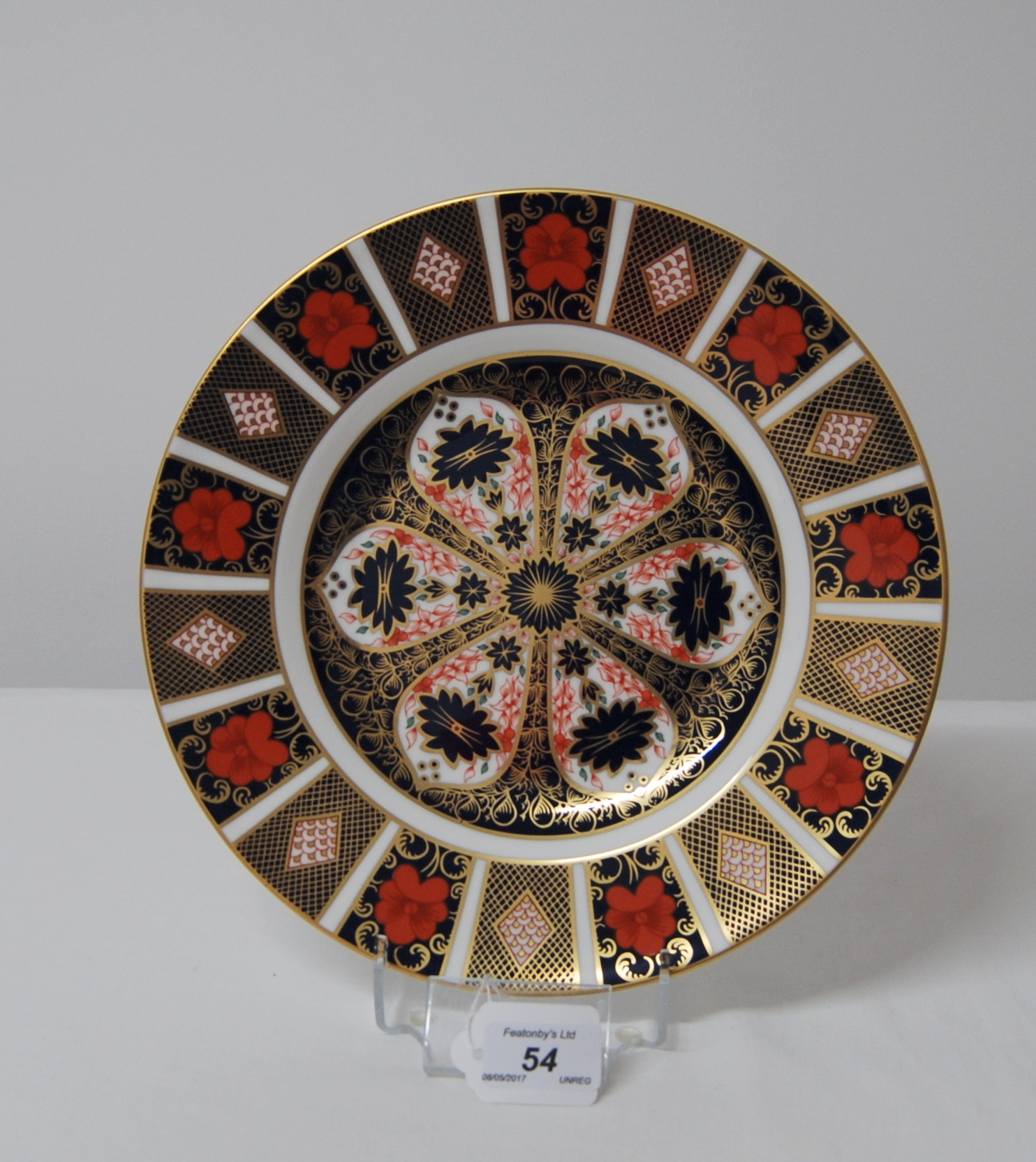 FIRST QUALITY ROYAL CROWN DERBY IMARI PLATE, DATE CODE MMX (2010) 27CM DIAMETER.