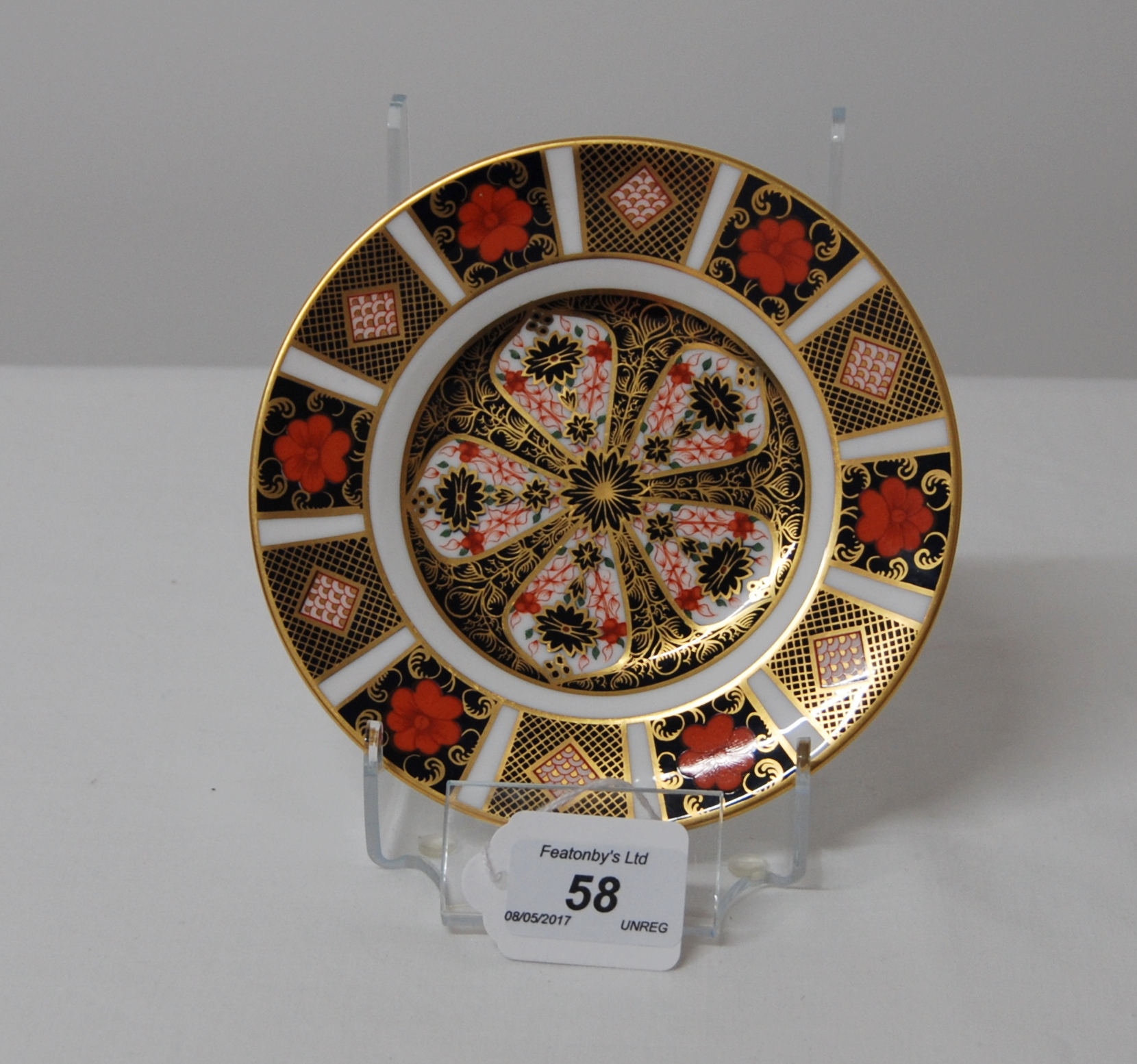 FIRST QUALITY ROYAL CROWN DERBY IMARI PLATE NO. 1128, DATE CODE XXXVII (1974) 15.5CM DIAMETER.