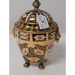 ROYAL CROWN DERBY 1ST QUALITY IMARI PATTERN VASE & COVER WITH 2 LION MASKS AND STANDS ON 4 LION PAW