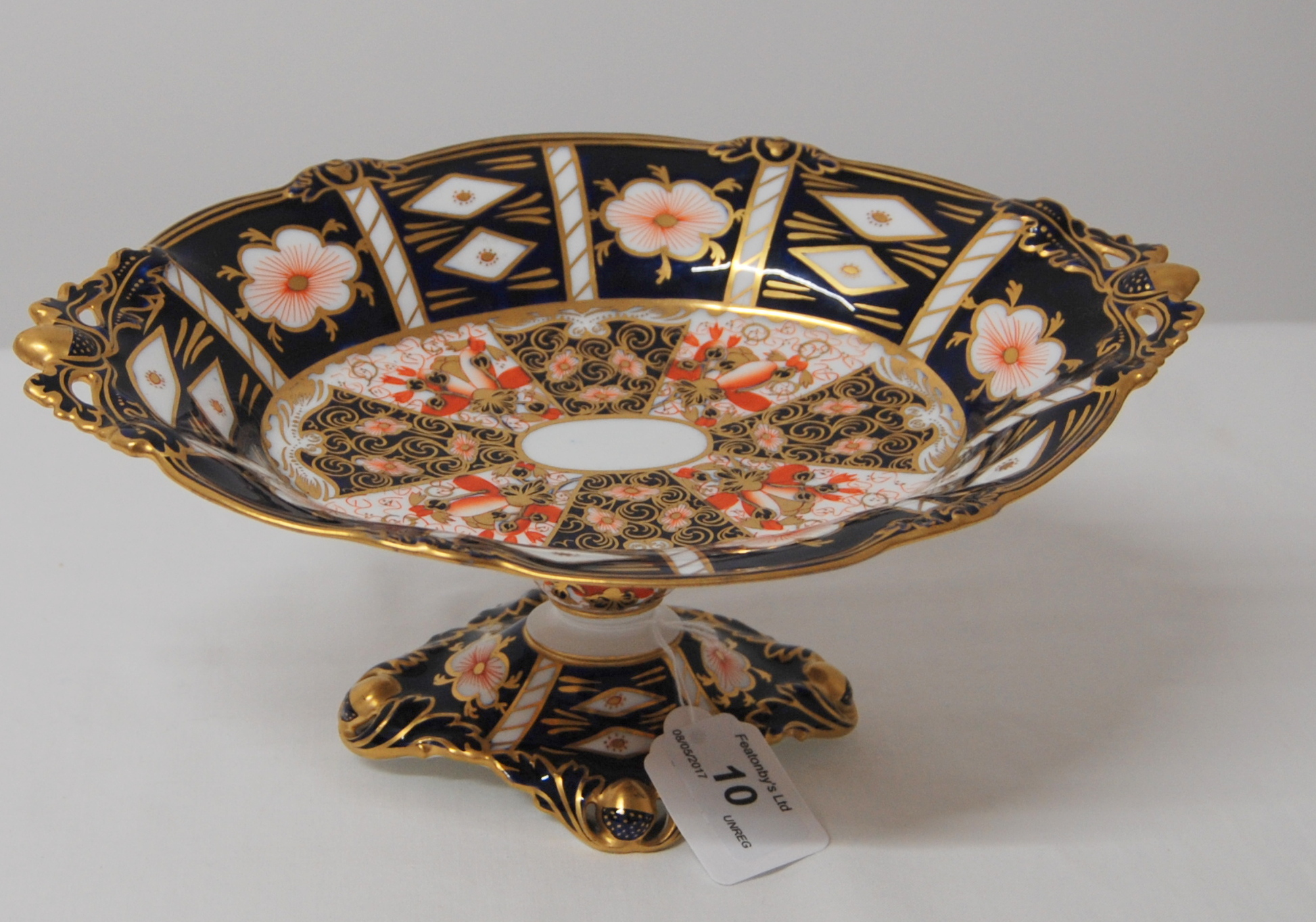 FIRST QUALITY ROYAL CROWN DERBY IMARI 2 HANDLED OVAL FOOTED DISH WITH YEAR CYPHER FOR 1927, RD NO.