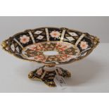 FIRST QUALITY ROYAL CROWN DERBY IMARI 2 HANDLED OVAL FOOTED DISH WITH YEAR CYPHER FOR 1927, RD NO.