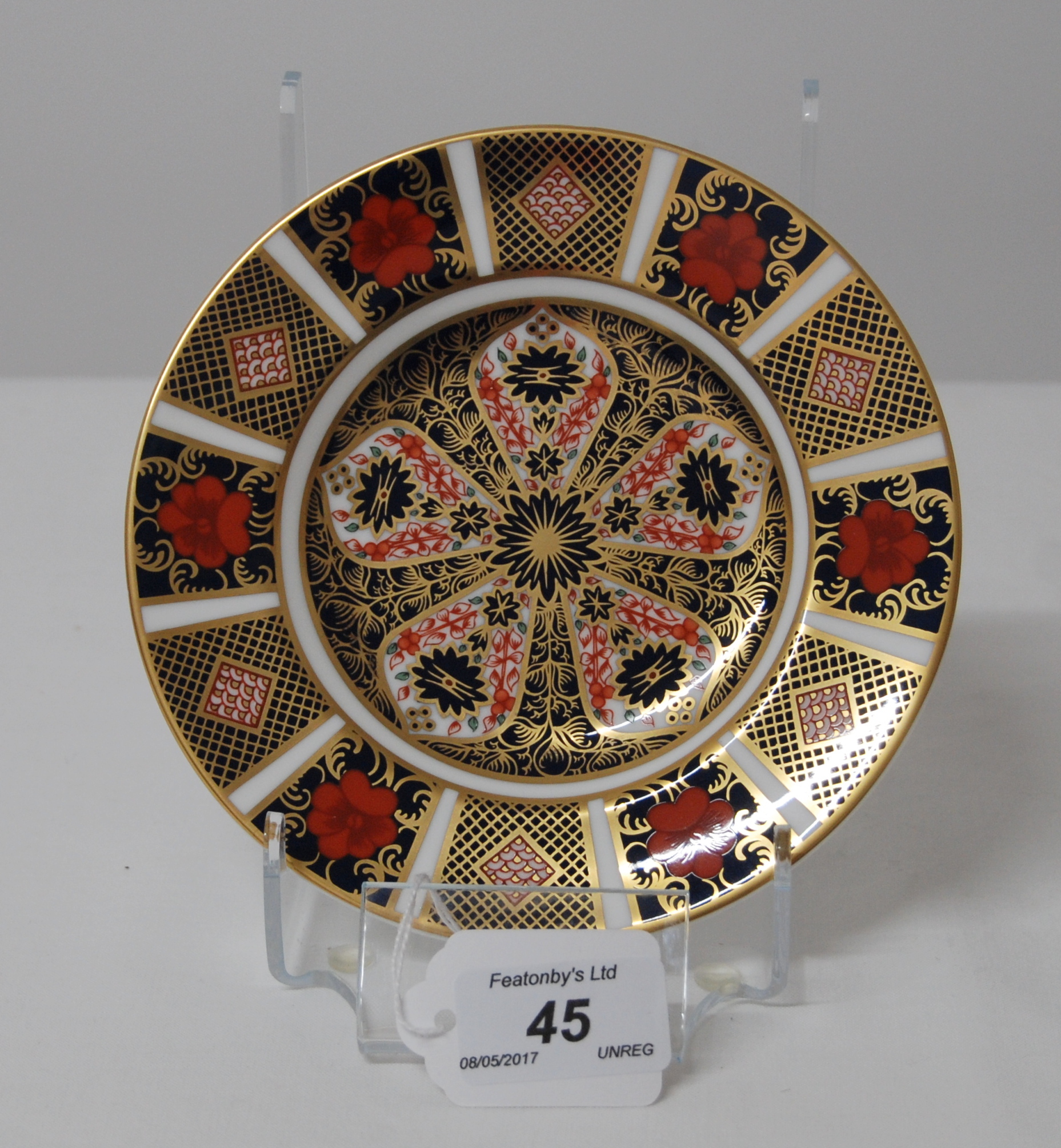 FIRST QUALITY ROYAL CROWN DERBY IMARI PLATE, DATE CODE MMX (2010) 15.5CM DIAMETER.