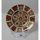 FIRST QUALITY ROYAL CROWN DERBY IMARI PLATE, DATE CODE MMX (2010) 15.5CM DIAMETER.