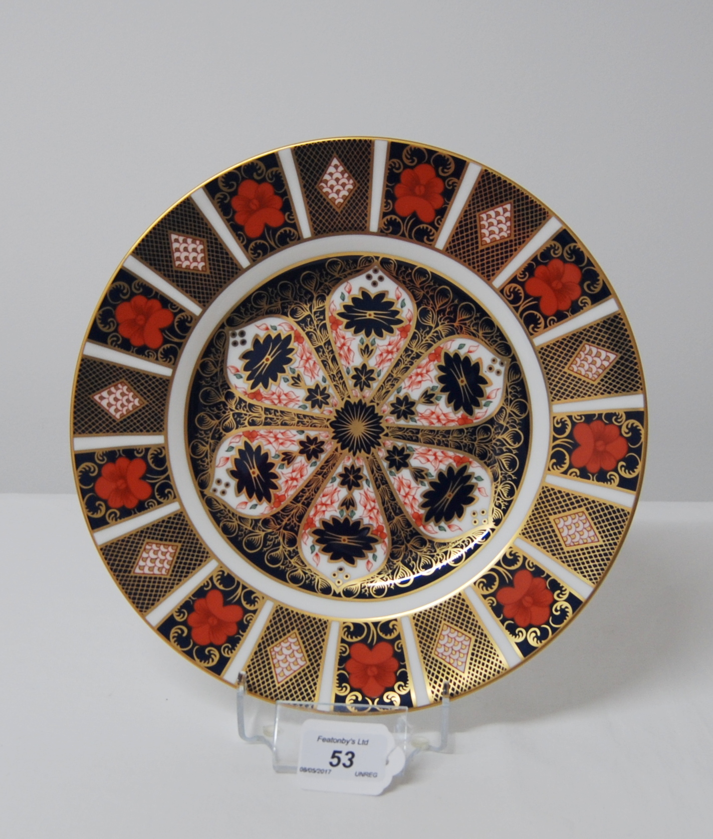 FIRST QUALITY ROYAL CROWN DERBY IMARI PLATE, DATE CODE MMX (2010) 26.5CM DIAMETER.