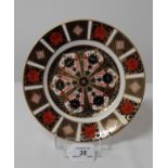FIRST QUALITY ROYAL CROWN DERBY IMARI PLATE, DATE CODE MMX (2010) 21.5CM DIAMETER.
