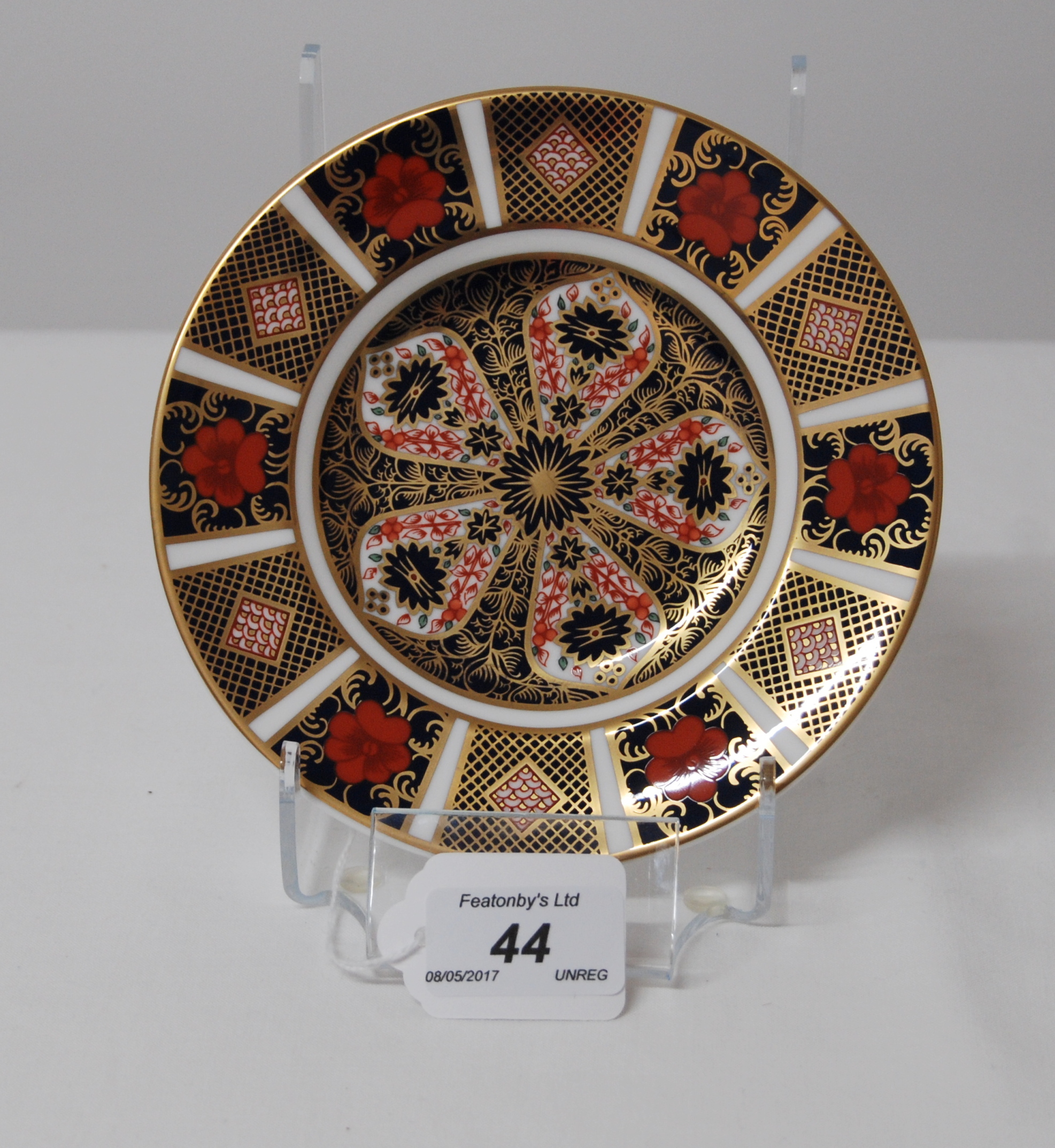 FIRST QUALITY ROYAL CROWN DERBY IMARI PLATE, DATE CODE MMX (2010) 15.5CM DIAMETER.